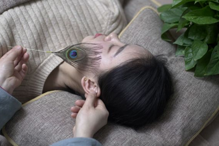 左点采耳